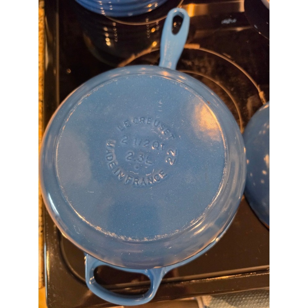 Le Creuset multifunctional 2.5qt sauce pan with skillet Marseille Blue - Picture 6 of 10
